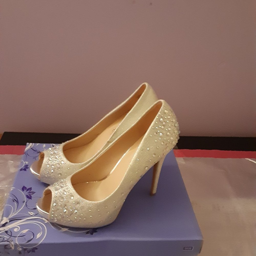 Fabulicious Silver Shimmering Stones Peep Toe Shoe